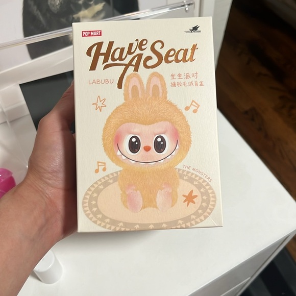 LABUBU THE MONSTERS - Have a Seat Vinyl Plush Blind Box - Picture 3 of 4
